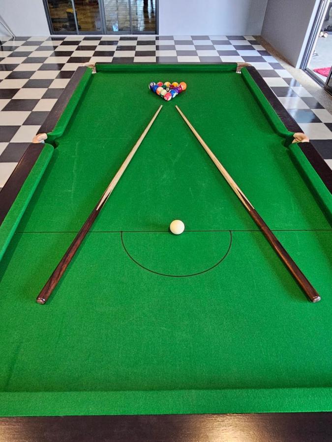 Pool Baan Sanook छुट्टी का घर *